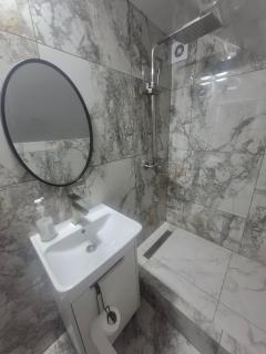 Camera pentru 3 - 1