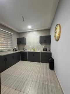 Deutsch Inn Luxury Behind West hills Mall - 3