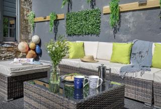 High Street Retreat - 9