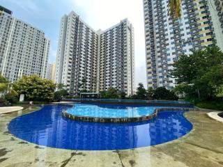 Cozy Studio in Springlake, Bekasi, with Pool & Wi-Fi - 4