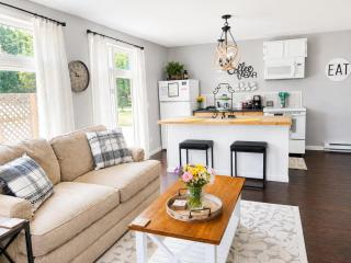 Mitten Escape Apartment-Dog/Boyne/Petoskey/Skiing - 2