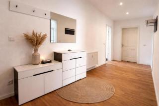 Elegantes Zimmer in Top-Lage mit Terrasse und EBK - 3