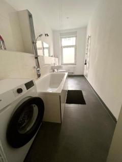 Elegantes Zimmer in Top-Lage mit Terrasse und EBK - 1