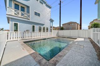 Beach Casita on North Padre Island! Walk to Beach, Boat Slips, Pool - 6