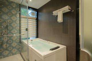 Lindsay Manor Madera 5BHK 2 Pools Luxury - 5