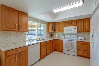 5 Mi to Lake Havasu: Home w/ Yard & Pool - 2