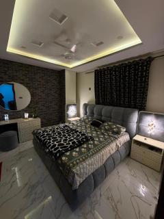 Modern 1BR Fast-Wifi Sardar Heights - 0