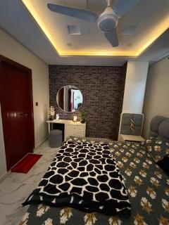 Modern 1BR Fast-Wifi Sardar Heights - 3