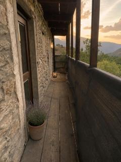 Historic Stone Loft & Alpine Mountain View - 4