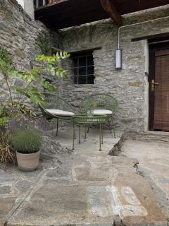 Historic Stone Loft & Alpine Mountain View - 3