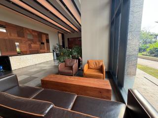 Luxury 1BR Fatmawati CC Apt Pool, Gym, Wi-Fi - 4