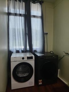 FnS Shoplot Building, Separate bathroom, Netflix - 3