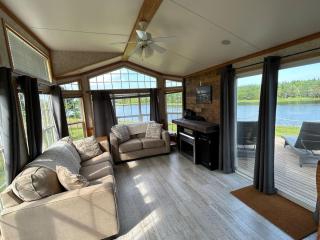 Private Waterfront Getaway - 9