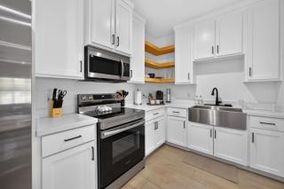 Modern Brownsville Duplex Near Zoo and SPI - 2