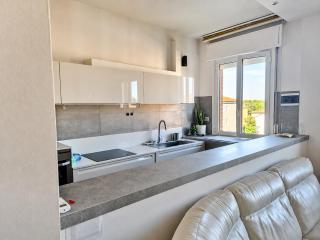 Reggio Emilia Central Design Apartment - 4