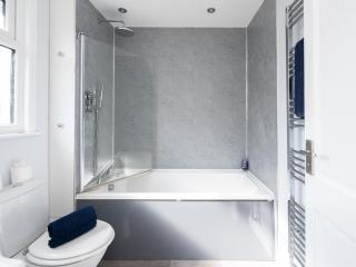 Pet Friendly House Close To Gatwick - 3