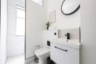 Stylish 2-Bedroom Apartment Near Leeds Centre - 7