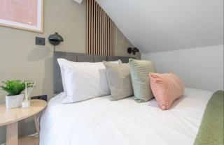 Stylish 2-Bedroom Apartment Near Leeds Centre - 6