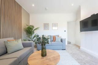 Stylish 2-Bedroom Apartment Near Leeds Centre - 4