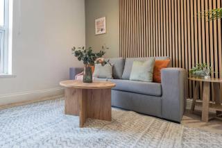 Stylish 2-Bedroom Apartment Near Leeds Centre - 1
