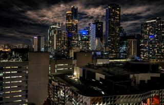 2BR CBD Modern Retreat - Pool, Gym & Free Parking - 3