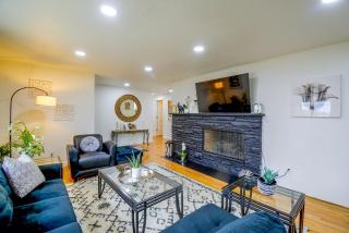 3 Mi to Point Defiance Park: Family Home w/ Yard! - 5