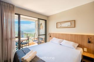 Stay with balcony and sea view in Itapuã RGF1406 - 0