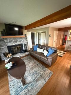 Spacious Condo with Pool Pass! - 7