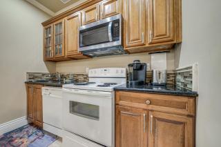 Full Kitchen & Laundry! Kirkland Studio Suite - 8
