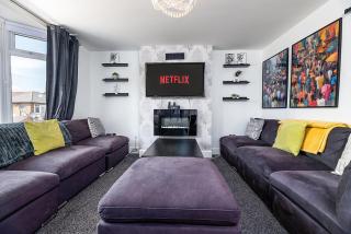 Spacious 4 Bed House Sleeps 11 Parking On Site - 1