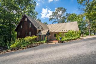 Luxury Lake House w Dock & Game Room - 0