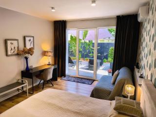 MODERN VILLA & PRIVATE GARDEN in Warsaw - Fully Renovated 2025 - 4