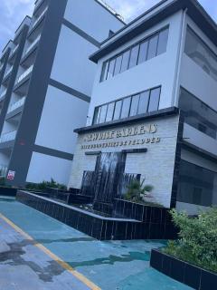 Zhuri Suites Airbnbs - 5
