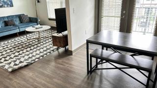 Boulevard Stays Contemporary 1BR Apartment Free Parking - 7