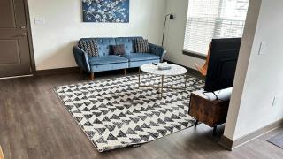 Boulevard Stays Contemporary 1BR Apartment Free Parking - 6