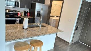 Boulevard Stays Contemporary 1BR Apartment Free Parking - 5