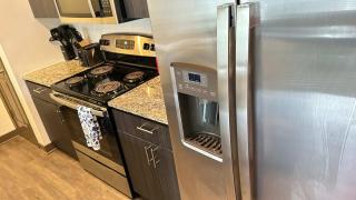 Boulevard Stays Contemporary 1BR Apartment Free Parking - 4