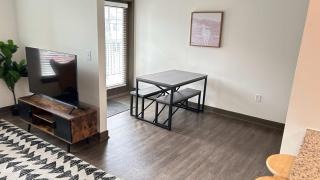 Boulevard Stays Contemporary 1BR Apartment Free Parking - 2