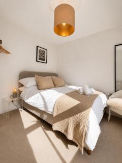 Modern Swanage Retreat - Sleeps 7 - Free Parking - 1