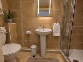 Modern Swanage Retreat - Sleeps 7 - Free Parking - 5