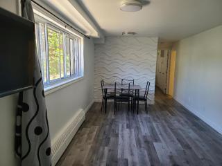 Cozy Montreal Apt - Metro - Restaurants & shops - 6