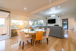 Golden Hours - Serene Bushland Outlook & Outdoor Spa - 3