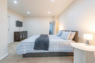 Golden Hours - Serene Bushland Outlook & Outdoor Spa - 7