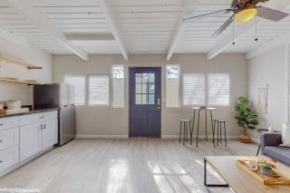 Remodeled Courtyard Apt w/King Bed, In-Unit W&D - 4