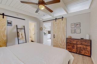 Remodeled Courtyard Apt w/King Bed, In-Unit W&D - 8