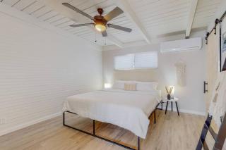 Remodeled Courtyard Apt w/King Bed, In-Unit W&D - 7