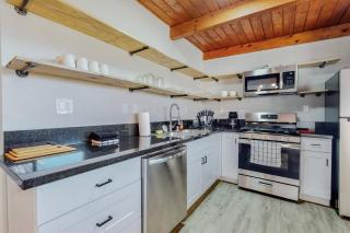 ⟫ Dog Run & Courtyard 2 Bedroom Apt w/King Bed W&D - 0