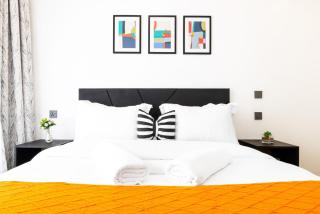Luxurious Earth-Tone 1 Bedroom Gym Heated Pool WIFI - 6