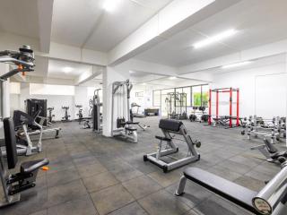 Luxurious Earth-Tone 1 Bedroom Gym Heated Pool WIFI - 1