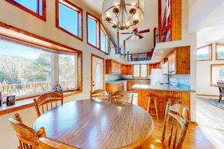 Hilltop Getaway - 5